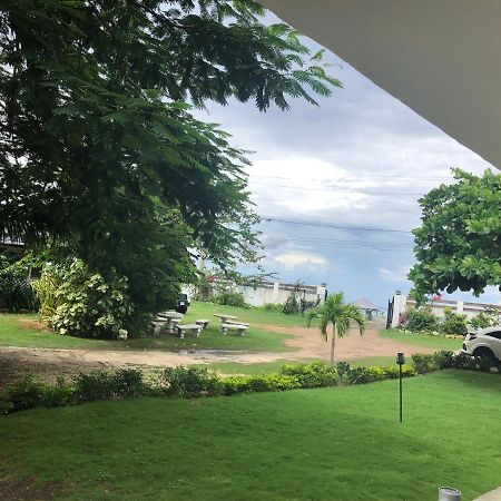Sunset Landing Inn Teluk Montego Bagian luar foto