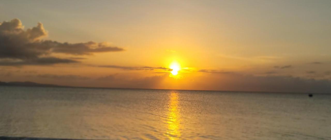 Sunset Landing Inn Teluk Montego Bagian luar foto